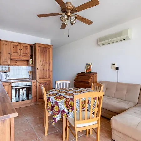 Sea View Apartment In St Paul'S Bay Exterior photo