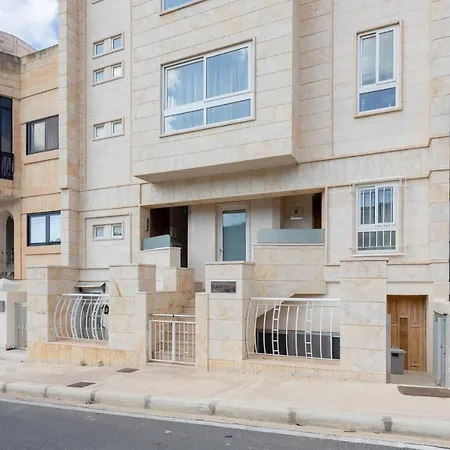 Sea View Apartment In St Paul'S Bay Exterior photo